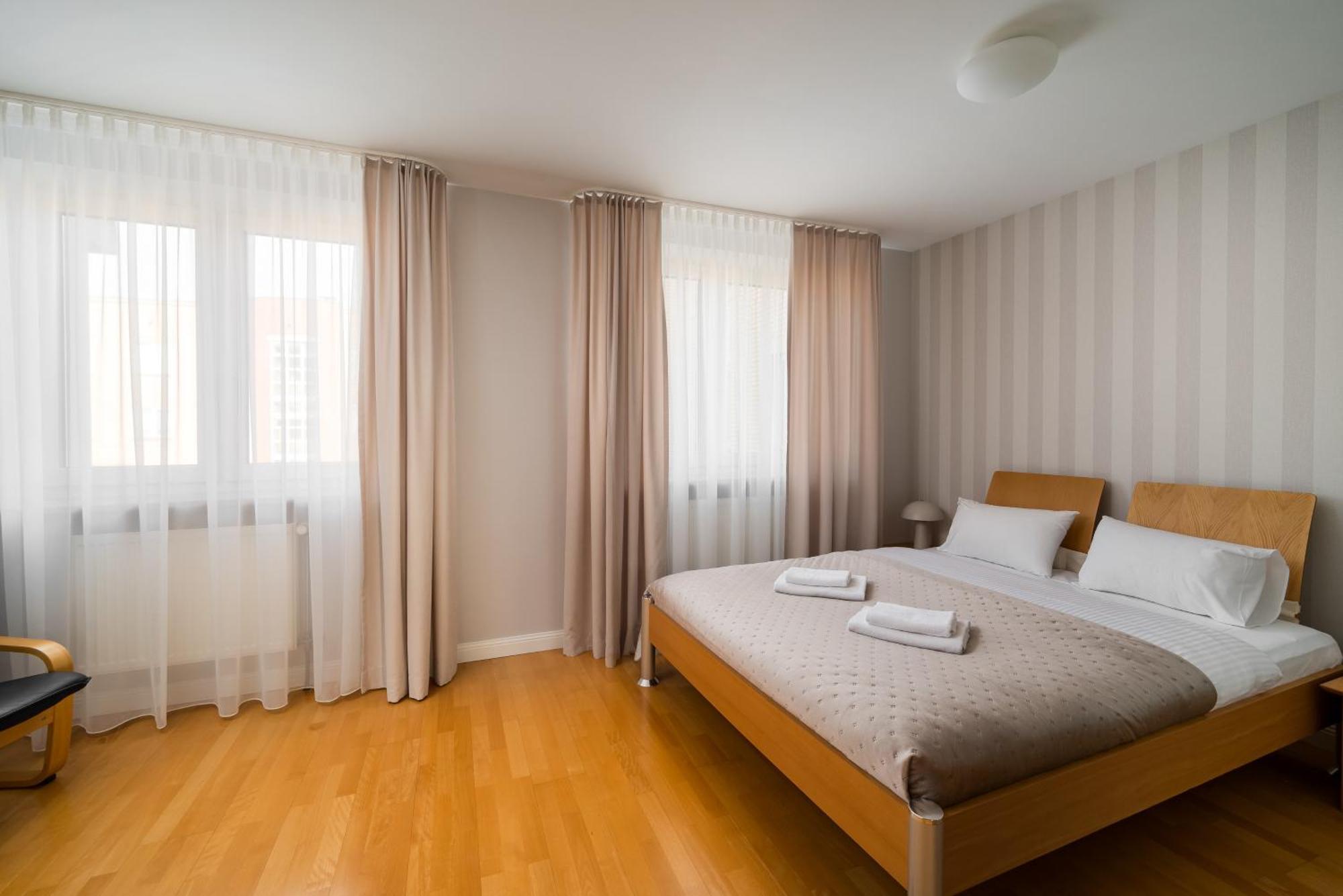 Metro Imielin 2-bedroom Apartament *
