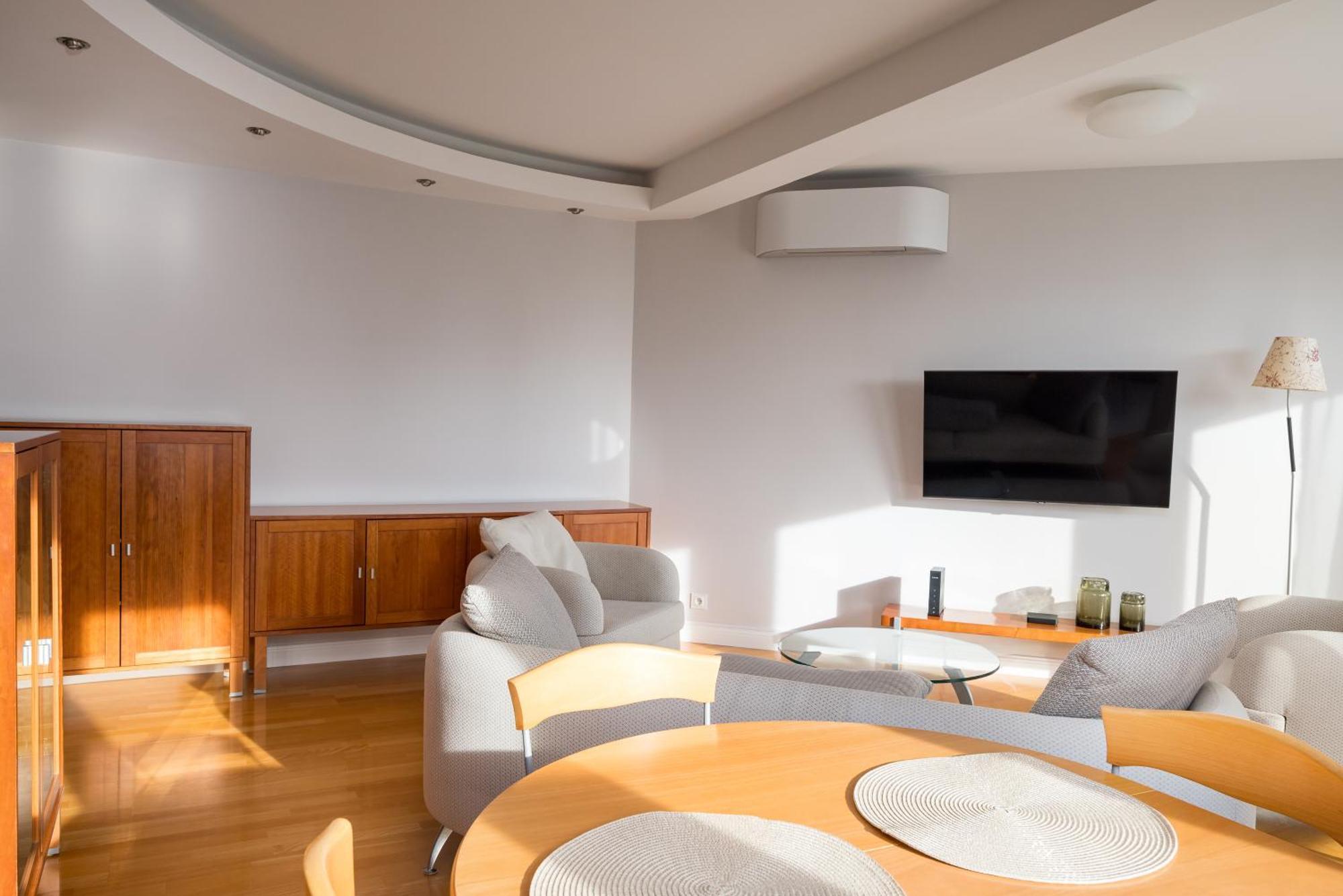 Metro Imielin 2-bedroom Apartament
